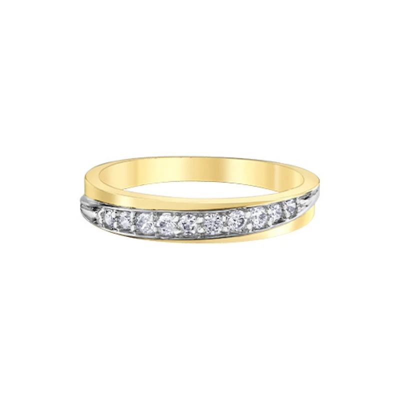 10K GOLD RING WITH DIAMONDS