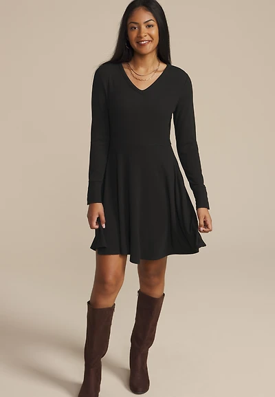 Ribbed V Neck Snap Cuff Skater Dress