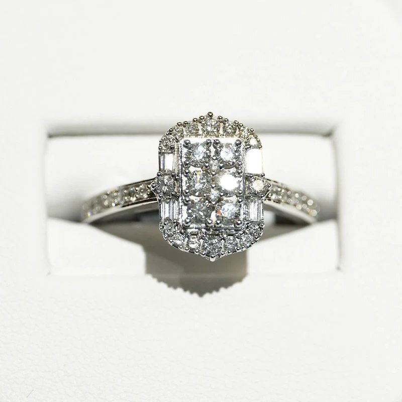 14K White Gold Emerald Shaped Diamond Ring