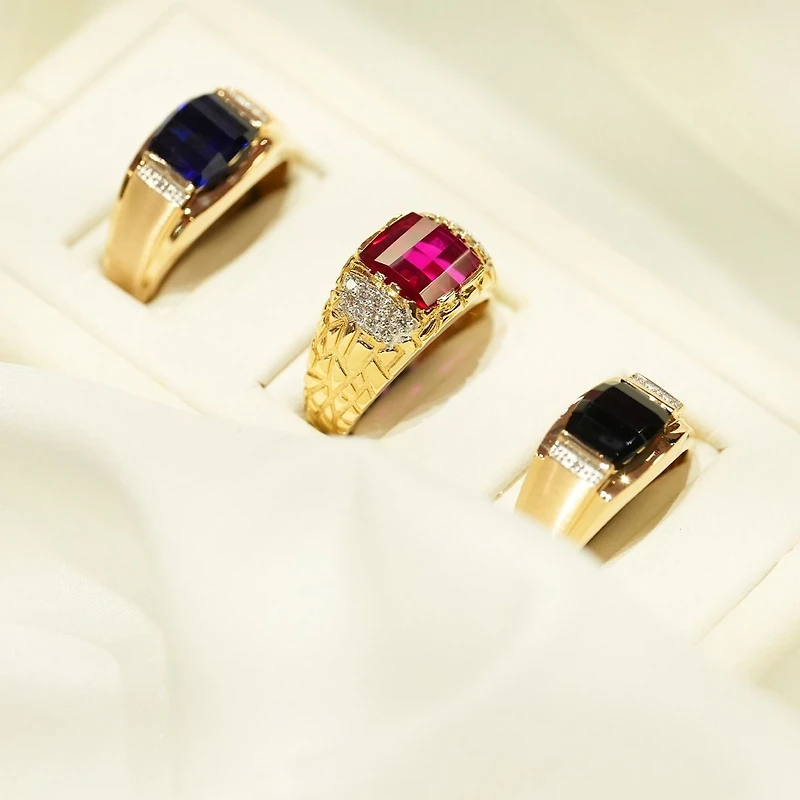 14K Yellow Gold Men's Ring with Barrel Cut Onyx