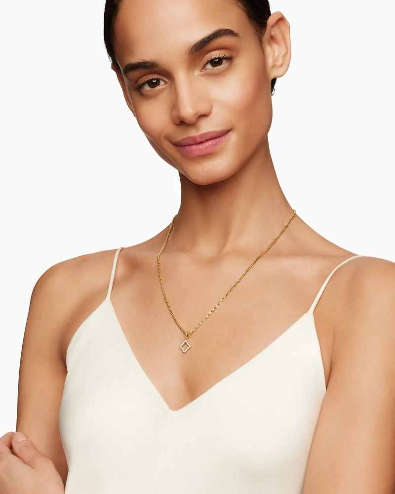 Quatrefoil Amulet in 18K Yellow Gold with Diamonds, 19.7mm