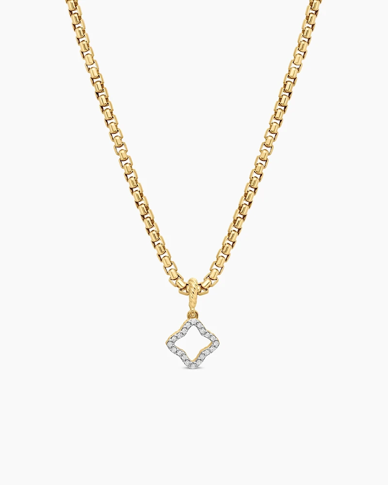 Quatrefoil Amulet in 18K Yellow Gold with Diamonds, 19.7mm