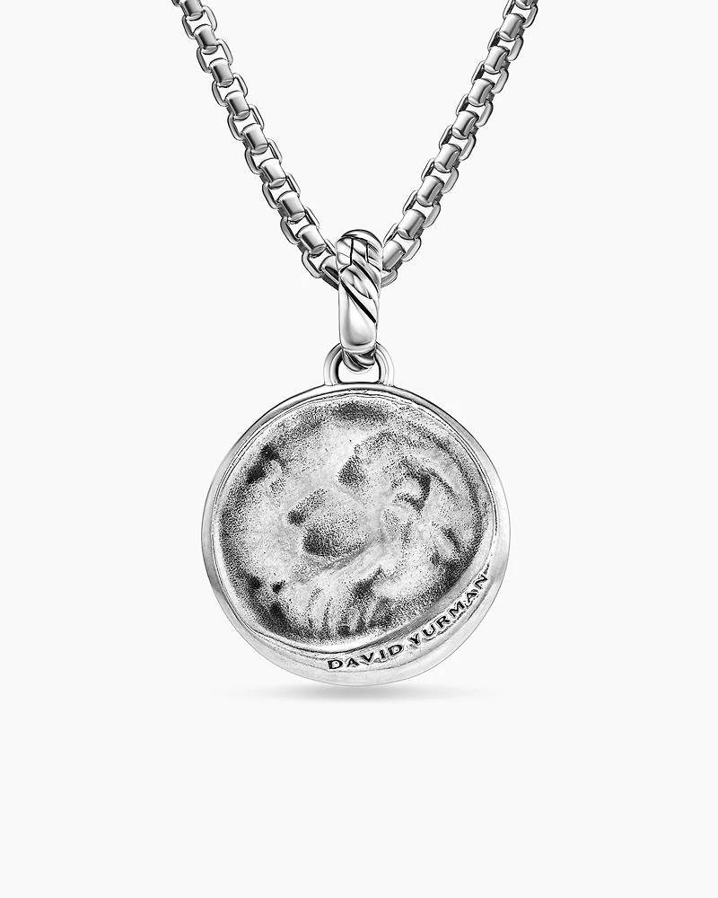 Leo Amulet in 18K Yellow Gold with Diamonds, 28.7mm