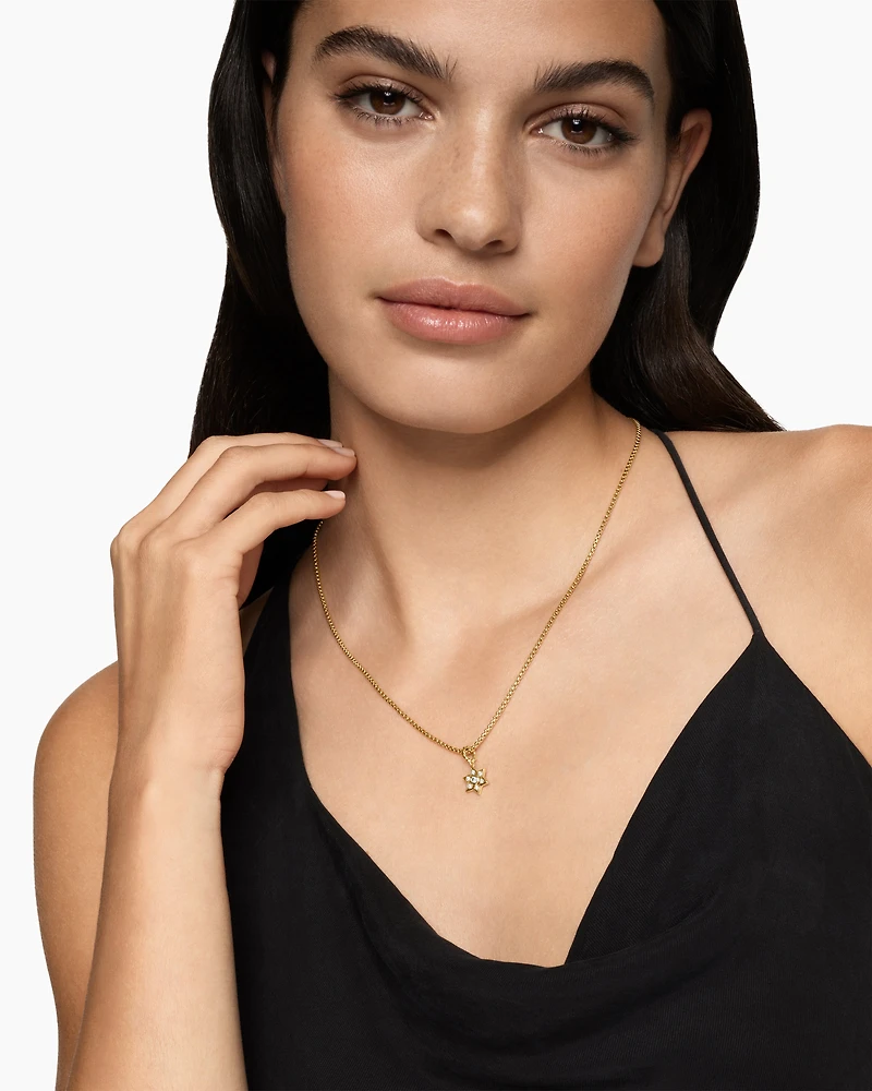 Star of David Pendant in 18K Yellow Gold with Diamonds, 17.2mm