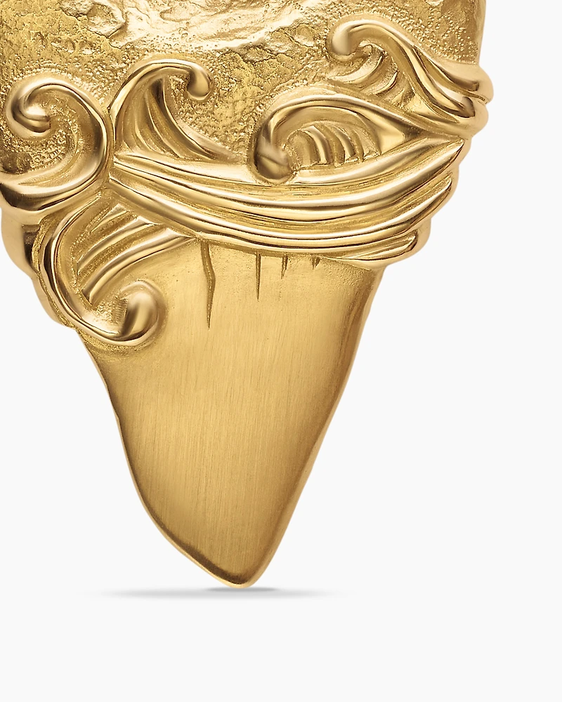 Waves Shark Tooth Amulet in 18K Yellow Gold, 25mm