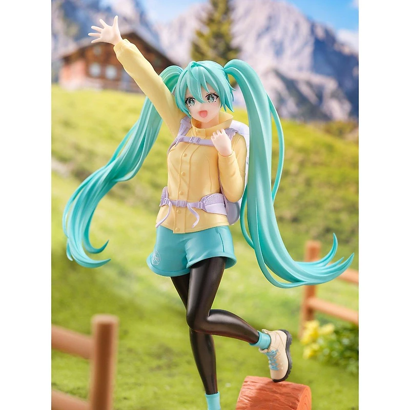 Banpresto Hatsune Miku Holiday Memories (Mountain Climbing) 7.5-in Action Figure