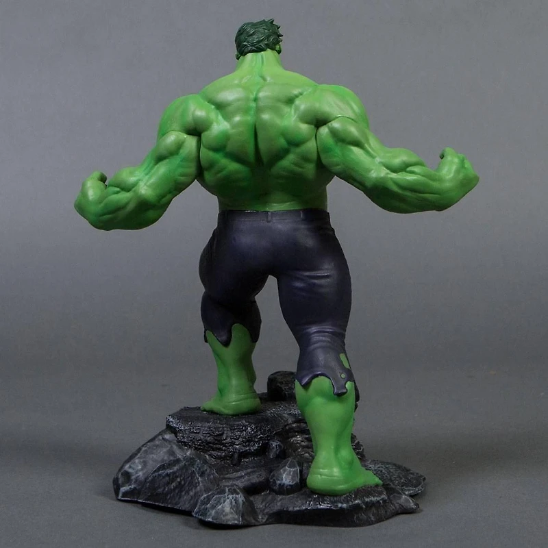 Diamond Comics Marvel Gallery Comic Hulk PVC 11-In Statue