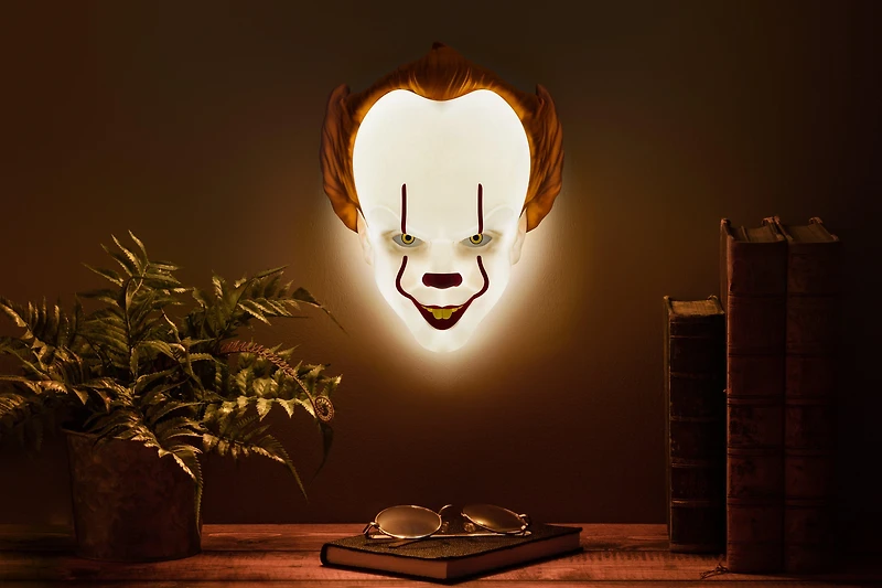 IT Pennywise Mask 8.7-in Light