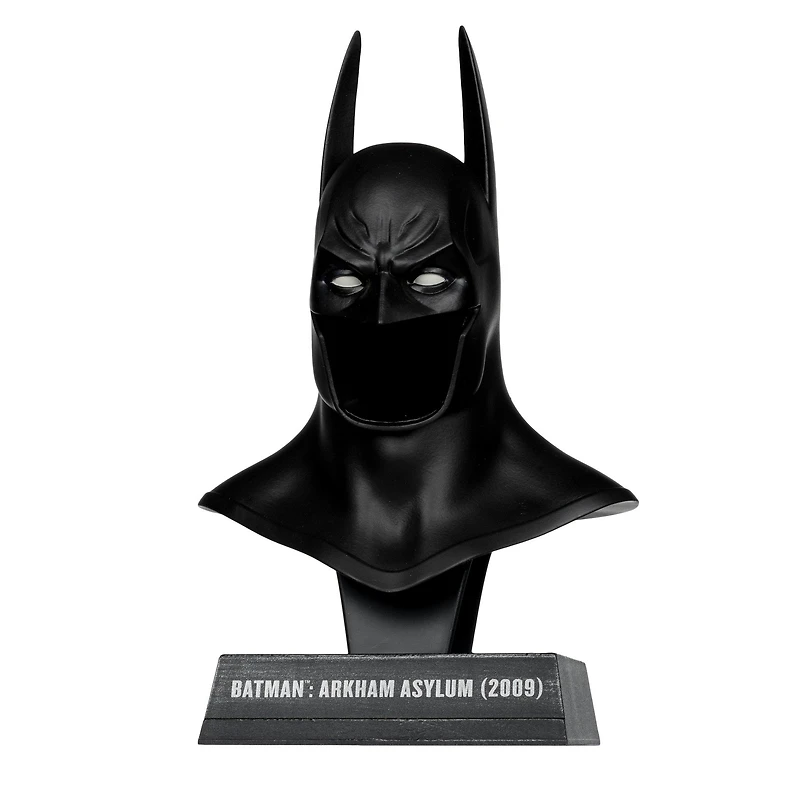 McFarlane Toys DC Direct Batman - Batman (The Dark Knight Returns) 1:3 Scale Cowl Prop Replica