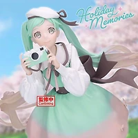 Banpresto Hatsune Miku Holiday Memories Camera 7.9-in Statue