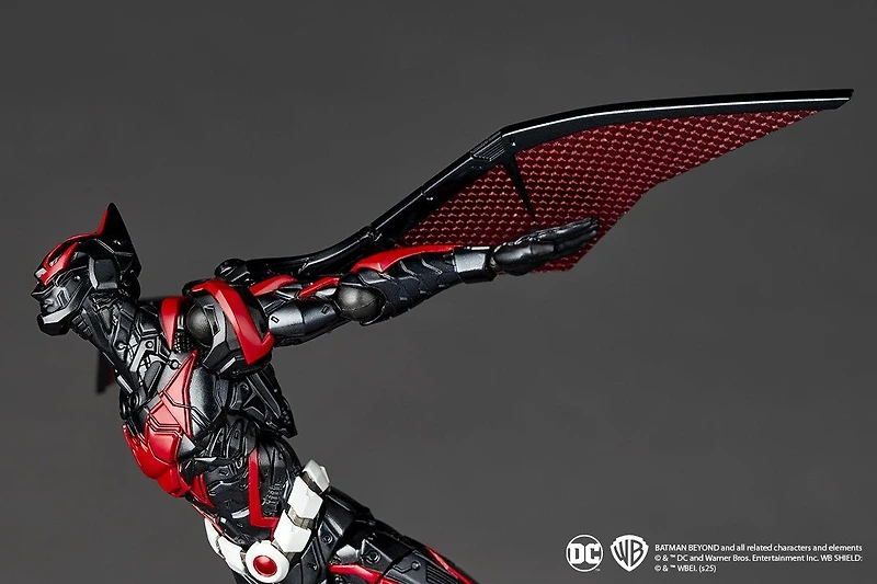 Diamond Comics Revoltech Amazing - Yamaguchi Batman Beyond 6.7-in Action Figure