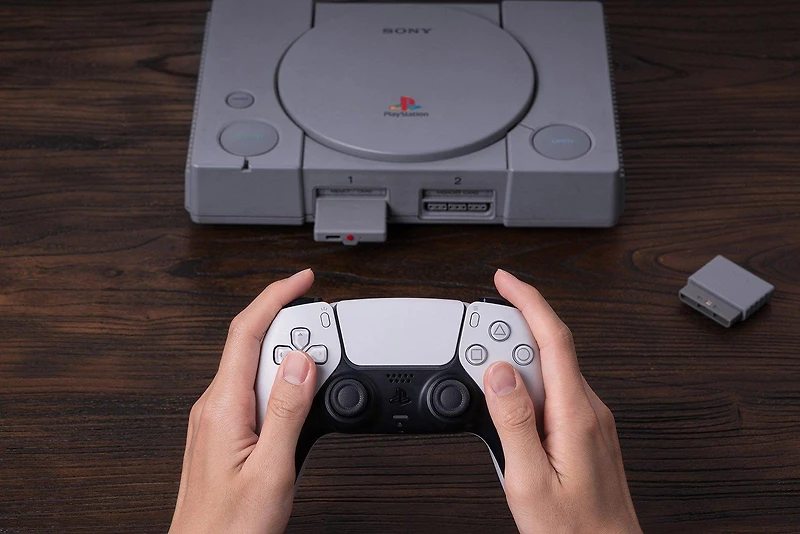 8BitDo Bluetooth Retro Receiver for PlayStation, PlayStation 2 and Windows