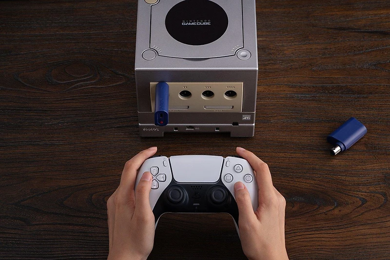 8BitDo Bluetooth Retro Receiver for GameCube, Wii and Windows