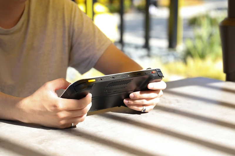 Atari Gamestation Go: Over 200 Preloaded Games including Pac-Man and Atari Recharged Titles