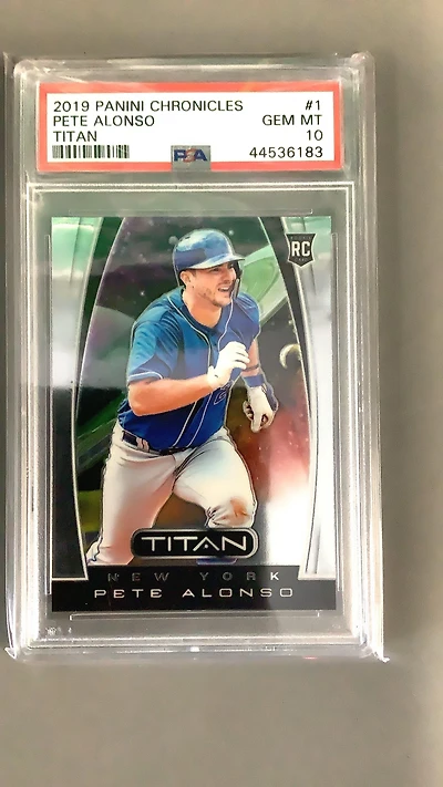 2019 Panini Chronicles Titan 1 Pete Alonso PSA 10