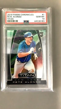 2019 Panini Chronicles Titan 1 Pete Alonso PSA 10