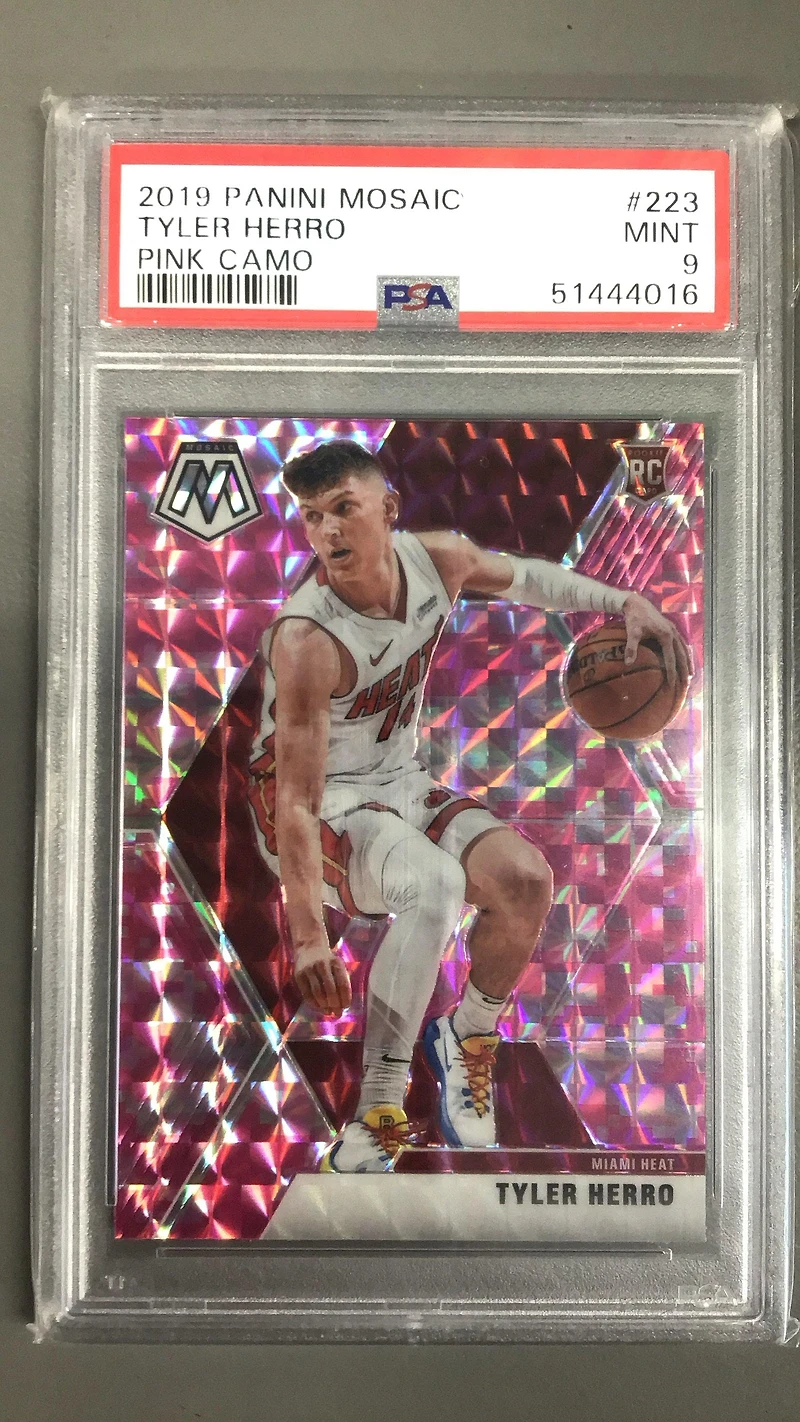 2019 Panini Mosaic 223 Tyler Herro PSA