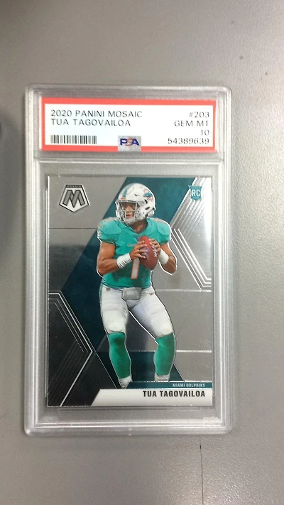 2020 Panini Mosaic 203 Tua Tagovailoa PSA 10