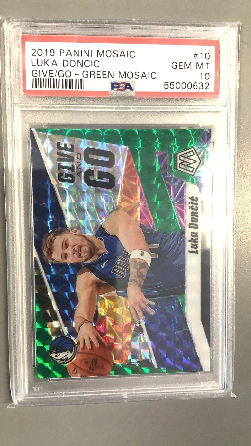 2019 Panini Mosaic Give And Go 10 Luka Doncic PSA 10
