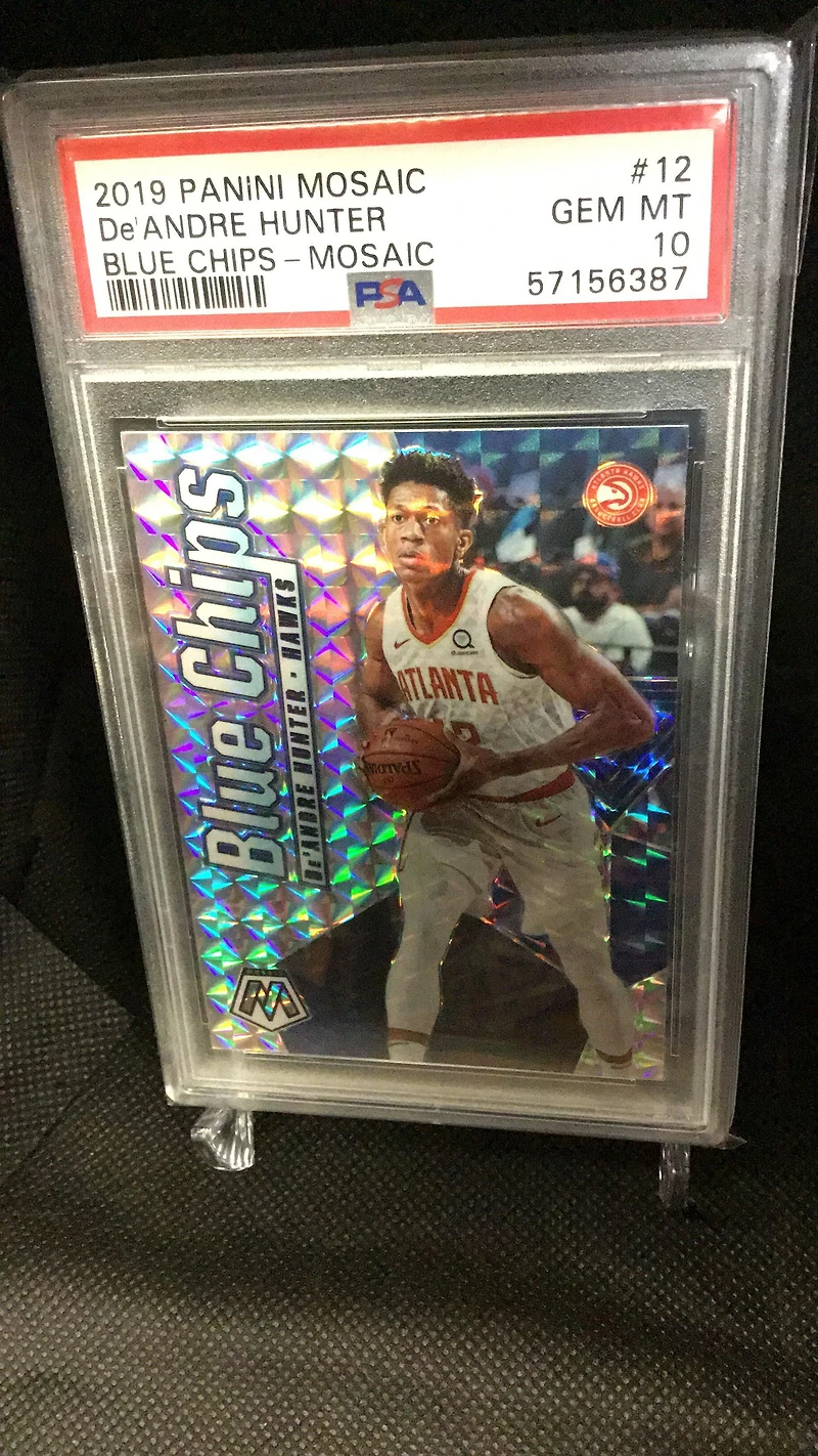 2019 Panini Mosaic Blue Chips 12 De'andre Hunter Mosaic PSA 10
