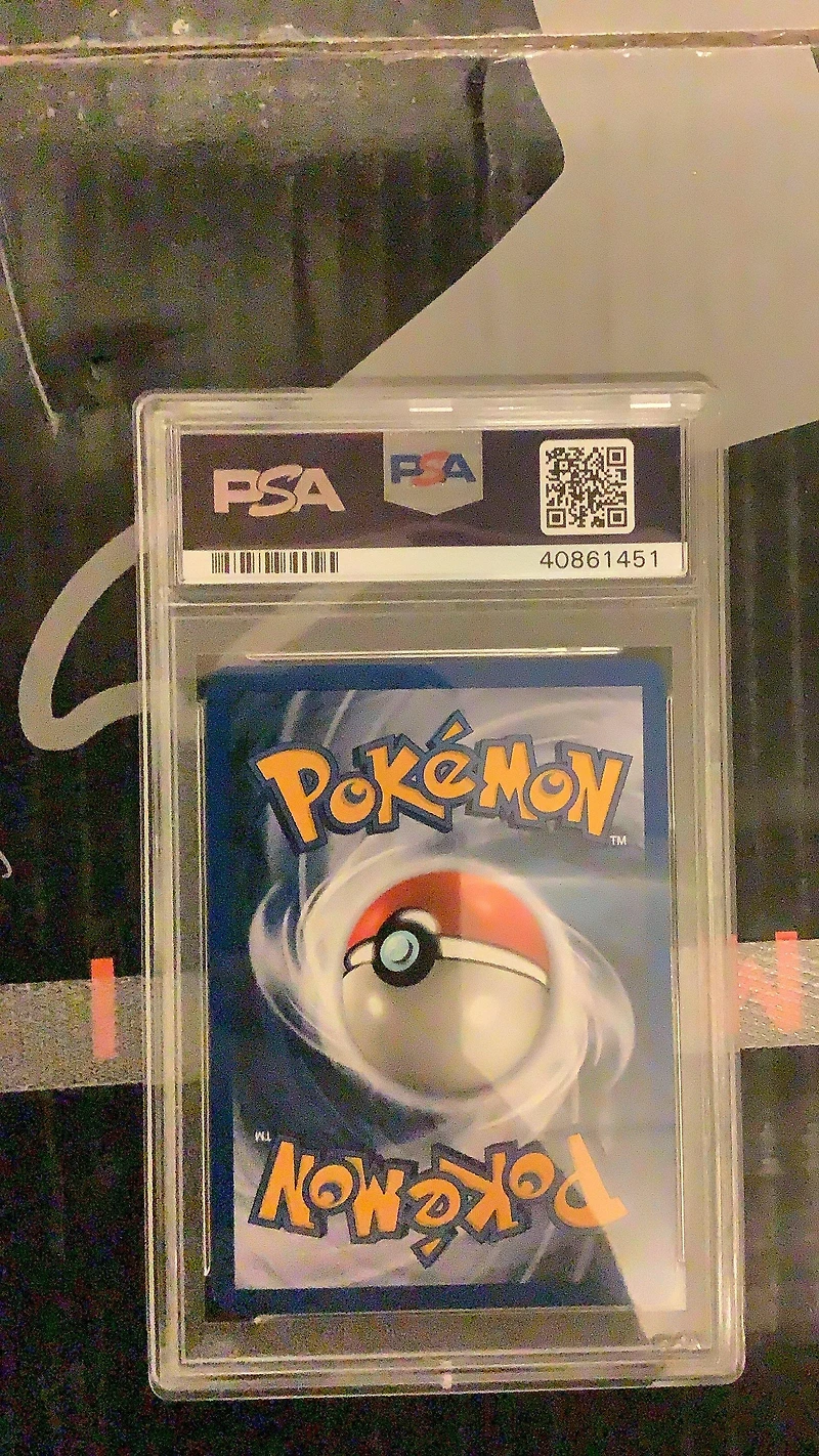 2000 Pokemon Neo Genesis 1st Edition 2 Azumarill-holo PSA