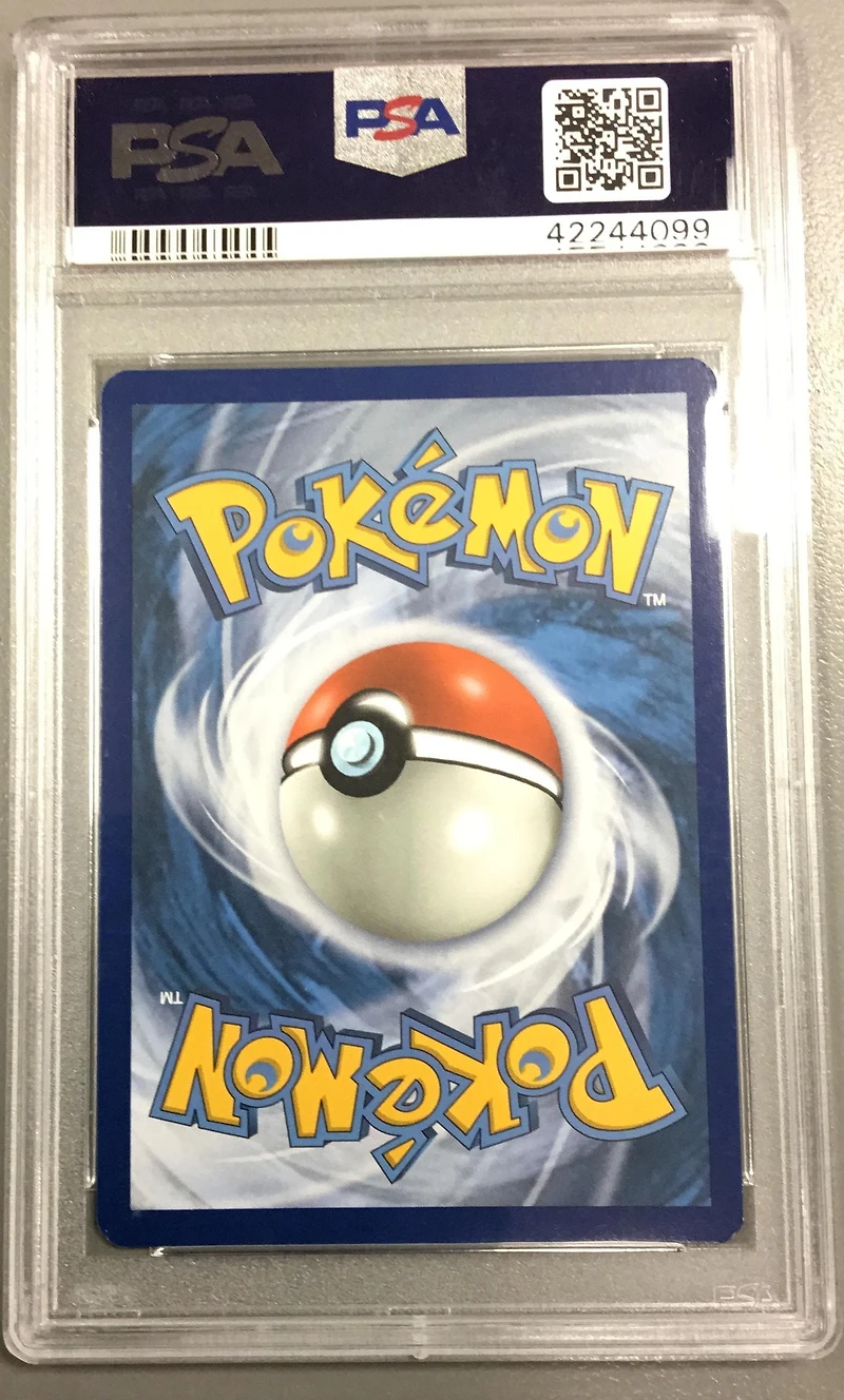 2018 Pokemon Sun & Moon Lost Thunder 144 Xerneas-holo PSA 9