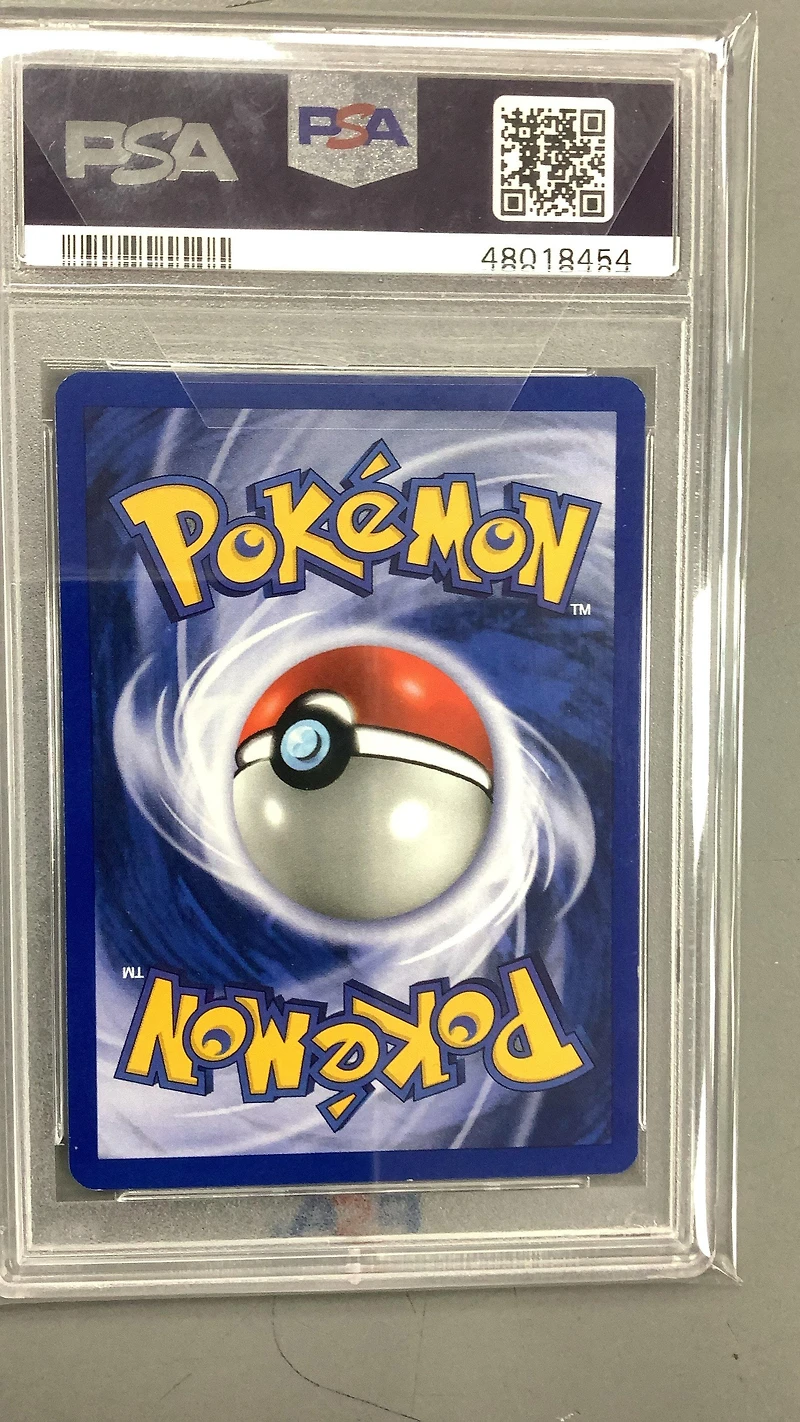 2000 Pokemon Neo Genesis 12 Pichu-holo PSA