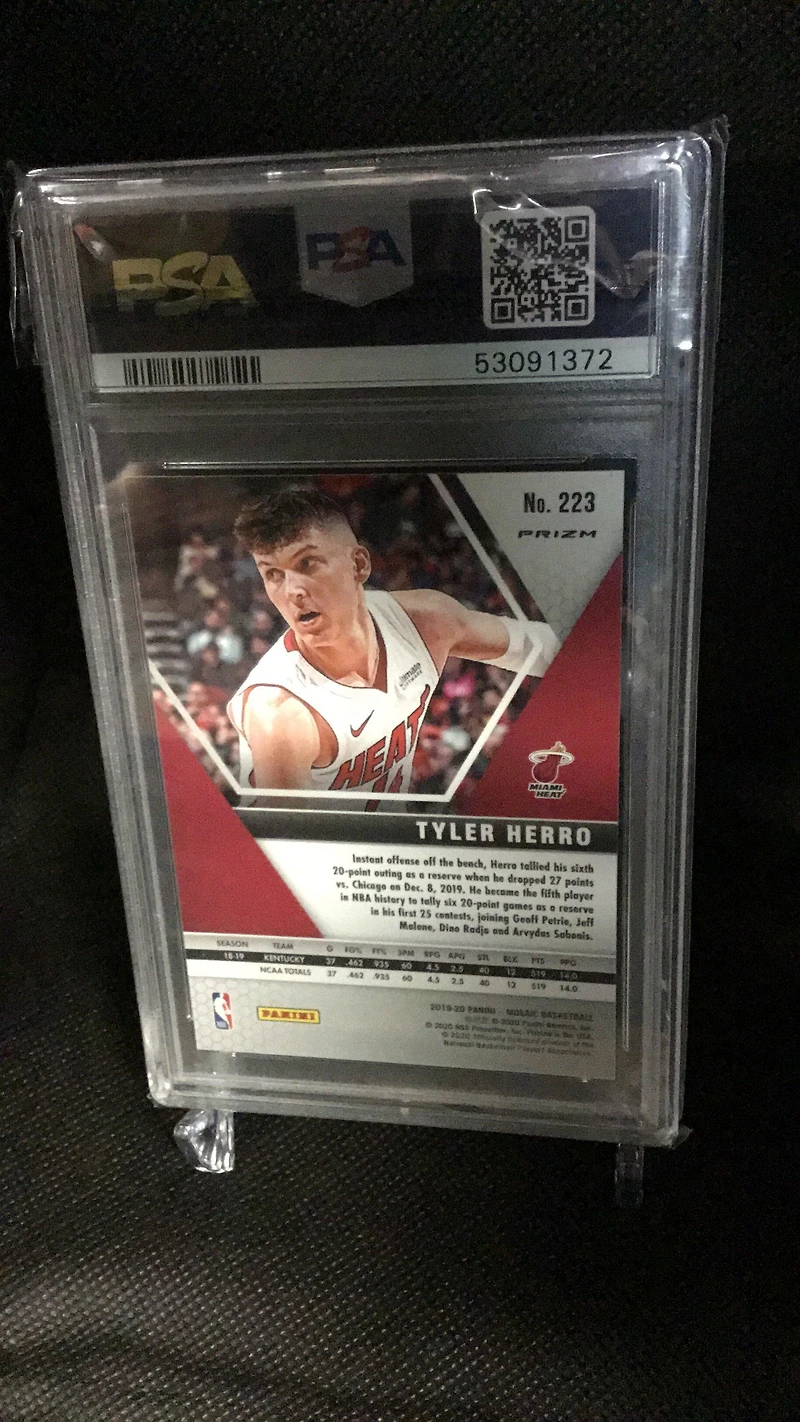 2019 Panini Mosaic 223 Tyler Herro Reactive Blue PSA 8