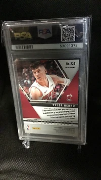 2019 Panini Mosaic 223 Tyler Herro Reactive Blue PSA 8