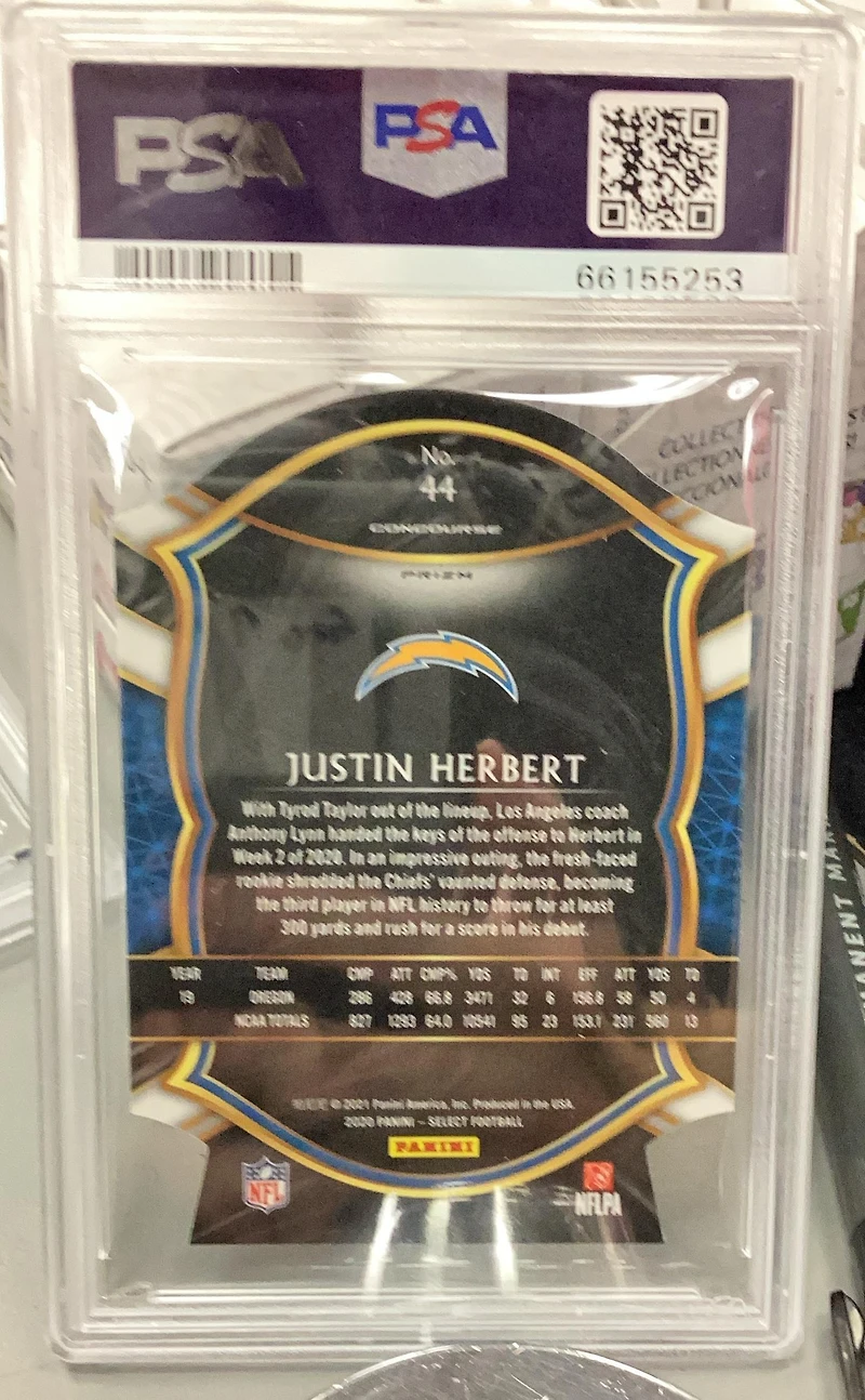 2020 Panini Select Justin Herbert Die-cut Light Blue Prizm PSA
