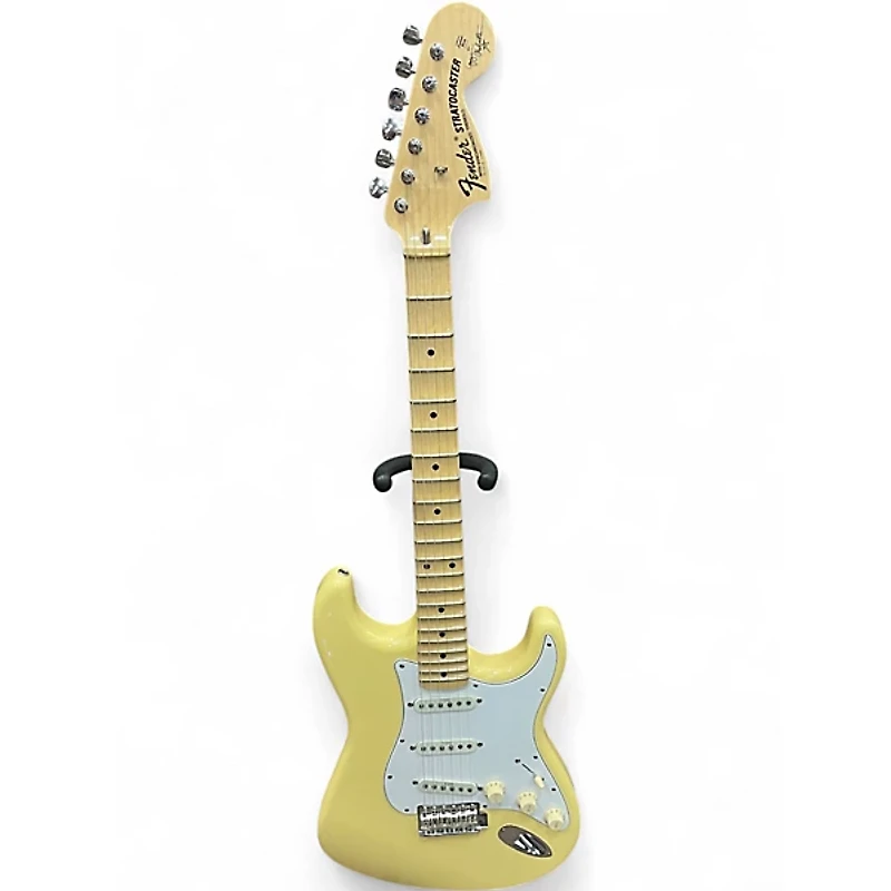 Used Fender Artist Series Yngwie Malmsteen Stratocaster Cream Solid Body Electric Guitar