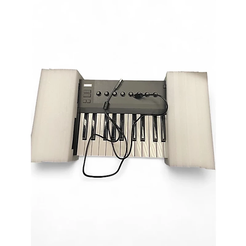 Used Native Instruments Komplete Kontrol A25 MIDI Controller