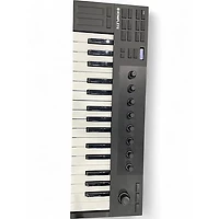 Used Native Instruments KOMPLETE KONTROL M32 MIDI Controller