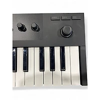 Used Native Instruments KOMPLETE KONTROL M32 MIDI Controller