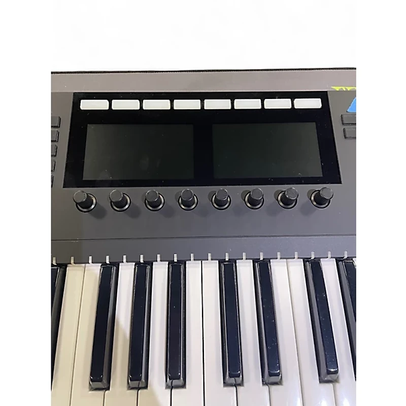 Used Komplete KONTROL S49 MIDI Controller