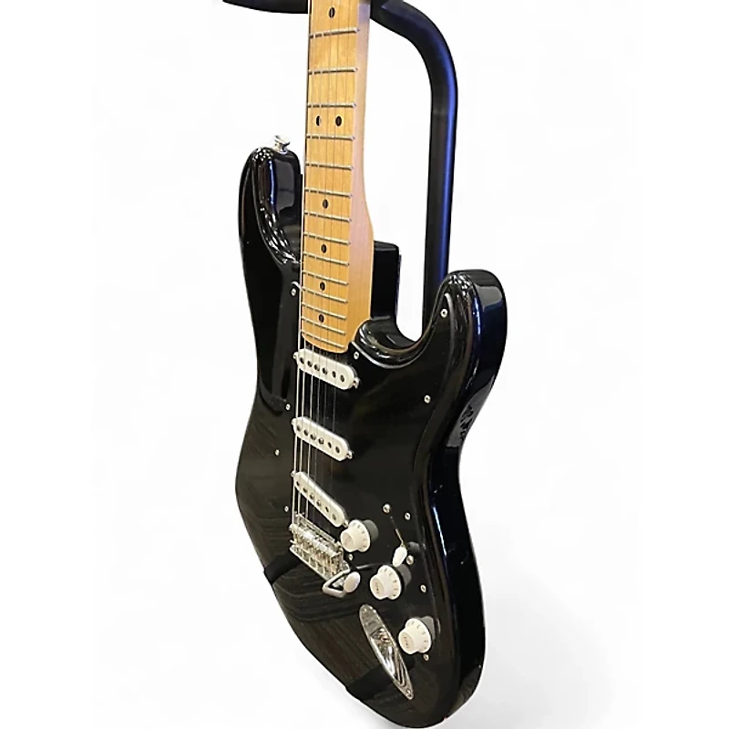 Used Fender Special Edition Player Stratocaster Black Solid Body Electric Guitar