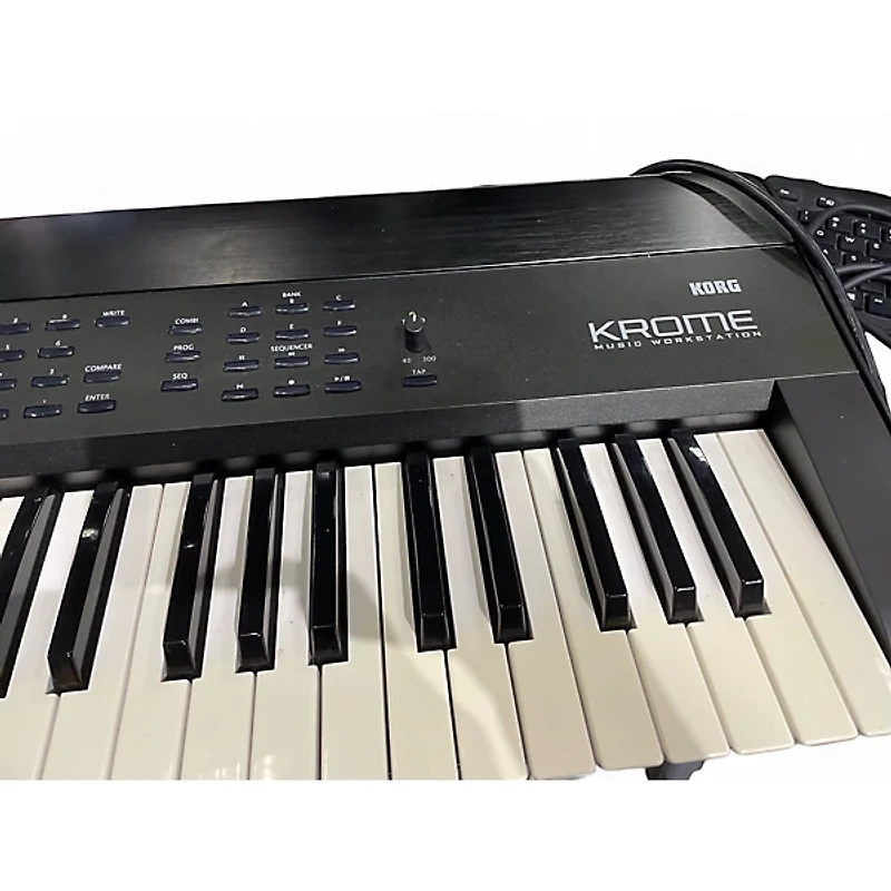 Used KORG Krome 73 Key Keyboard Workstation