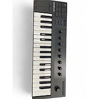 Used Native Instruments komplete kontrol m32 MIDI Controller