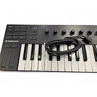 Used Native Instruments komplete kontrol m32 MIDI Controller