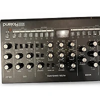 Used Roland SE-02 Synthesizer