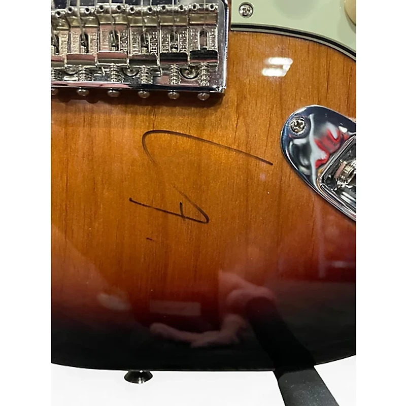 Used Fender Artist Series Robert Cray Stratocaster 2 Tone Sunburst Solid Body Electric Guitar