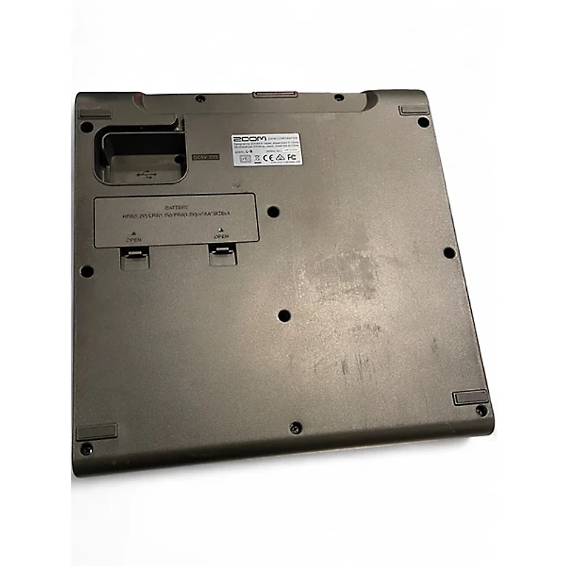 Used Zoom livetrak l8 Powered Mixer