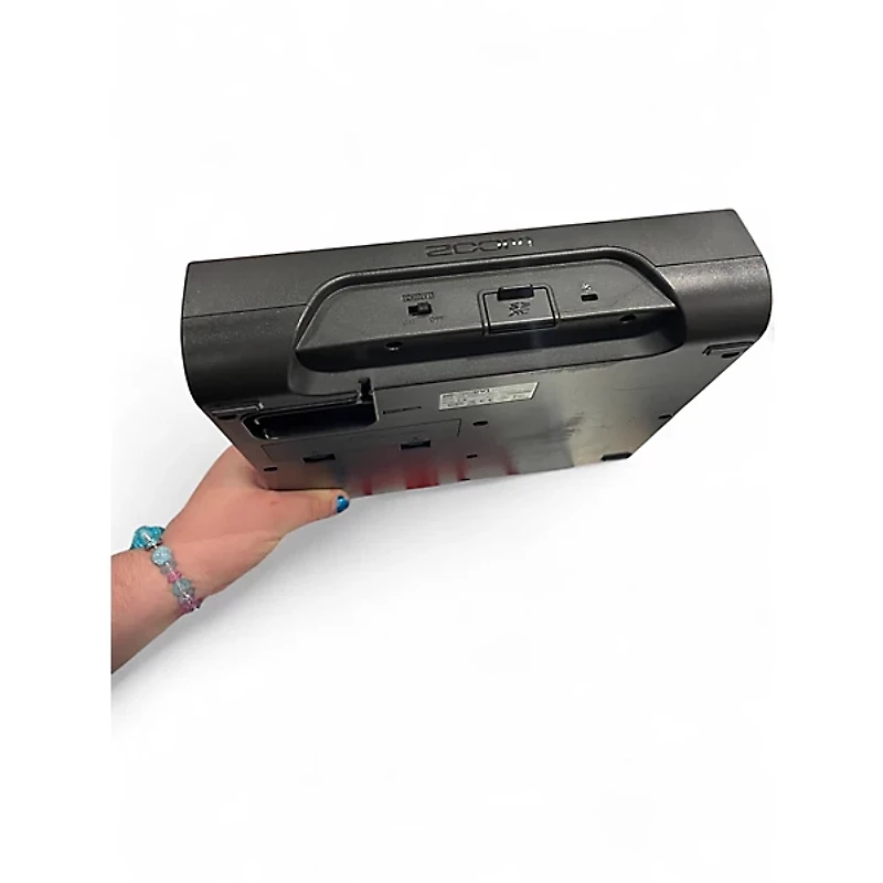 Used Zoom livetrak l8 Powered Mixer