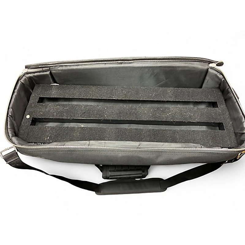 Used Pedaltrain metro 24 Pedal Board