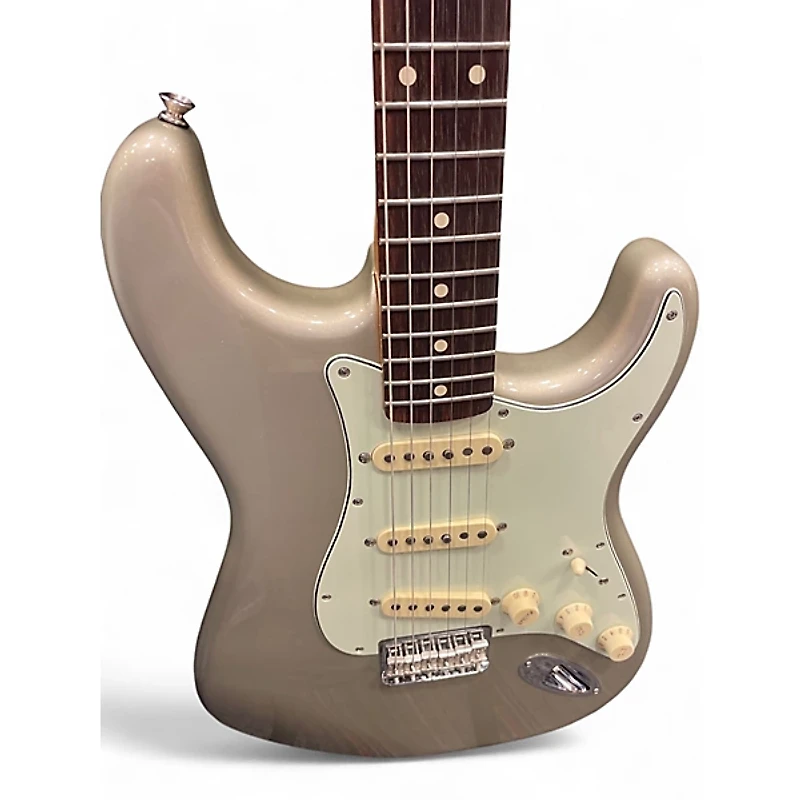 Used Fender Artist Series Robert Cray Stratocaster Silver Solid Body Electric Guitar