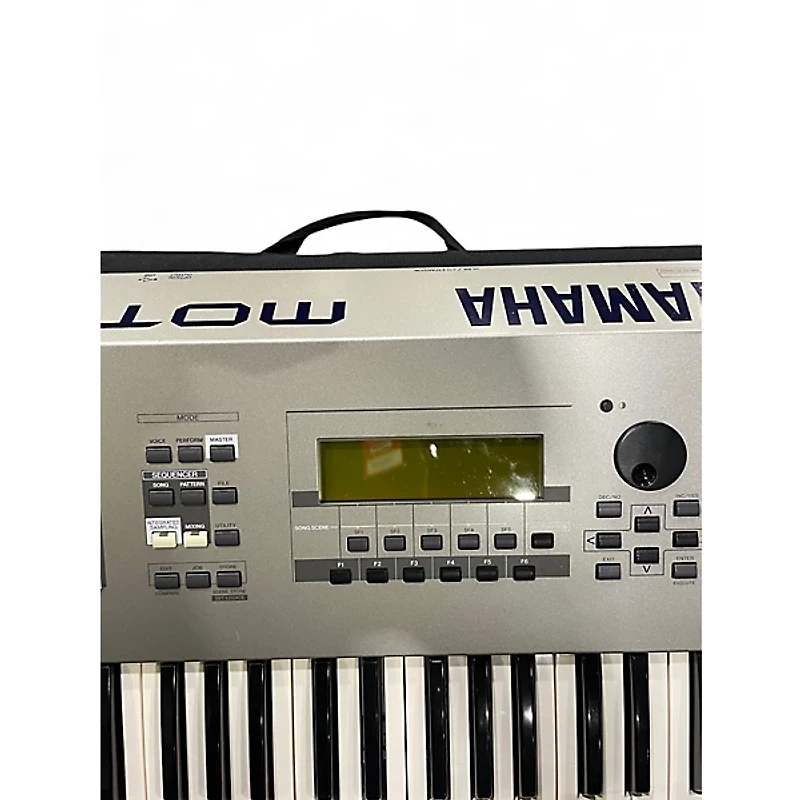 Used Yamaha MX61 61 Key Keyboard Workstation