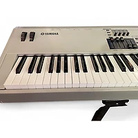 Used Yamaha MO8 88 Key Keyboard Workstation