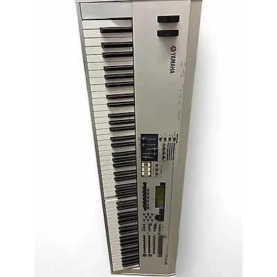 Used Yamaha MO8 88 Key Keyboard Workstation
