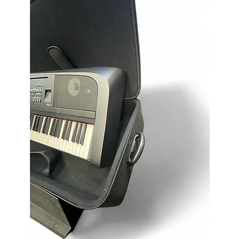 Used Yamaha DGX670B Keyboard Workstation