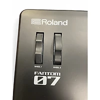 Used Roland Fantom 07 Keyboard Workstation